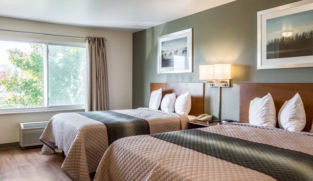 HomeTowne Studios by Red Roof Salem, OR