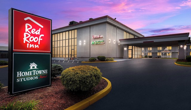 HomeTowne Studios by Red Roof Painted Post