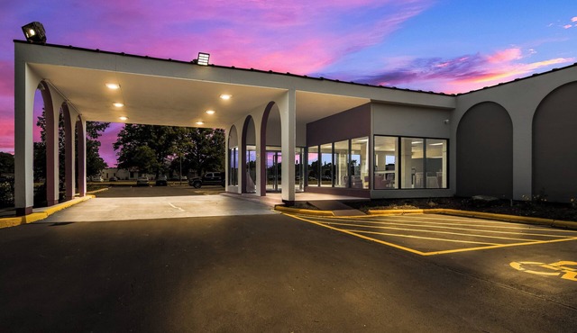 HomeTowne Studios by Red Roof & Conference Center Chicago – N Aurora/Naperville