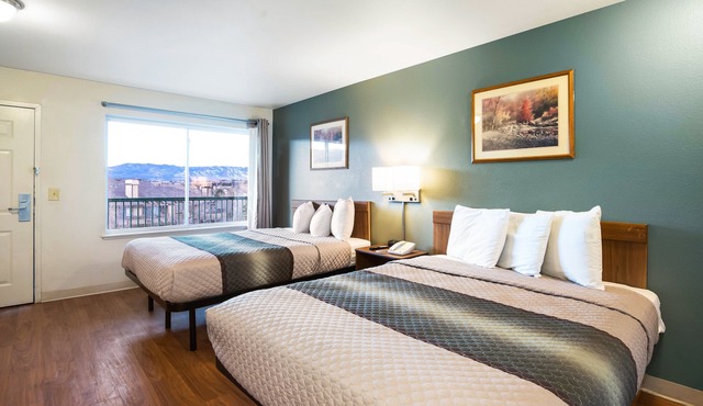 HomeTowne Studios By Red Roof Colorado Springs - Airport