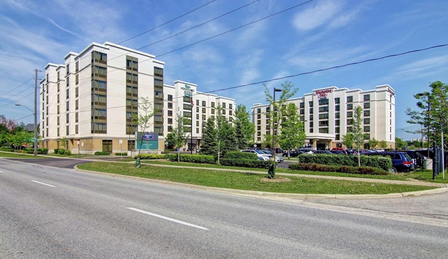 Homewood Suites by Hilton Toronto Airport Corporate Centre