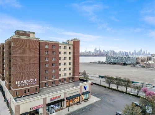 Homewood Suites by Hilton Edgewater-NYC Area