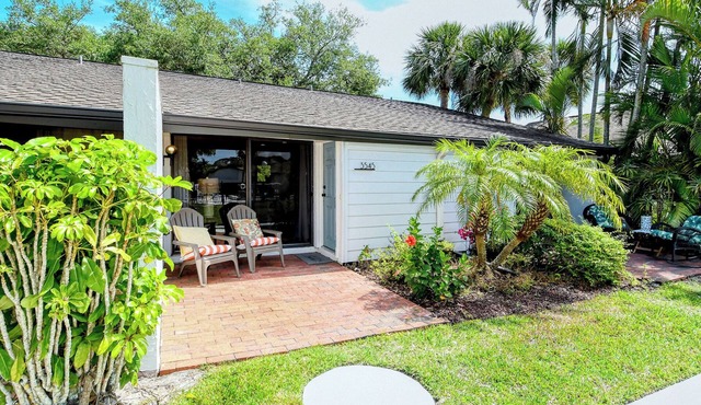 Homey 1bed/1bath condo The Meadows Pool View