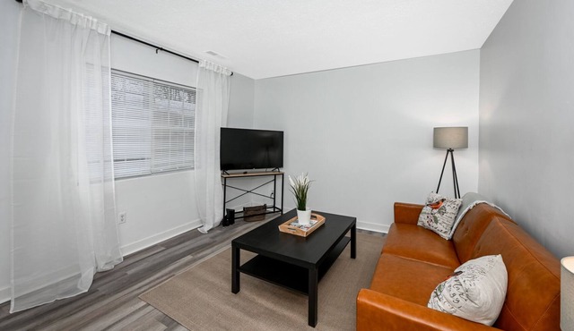 Homey 2bd Perfect for Traveling Professionals!