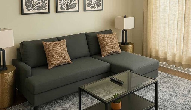 Homey 2BR Apt w/Parking