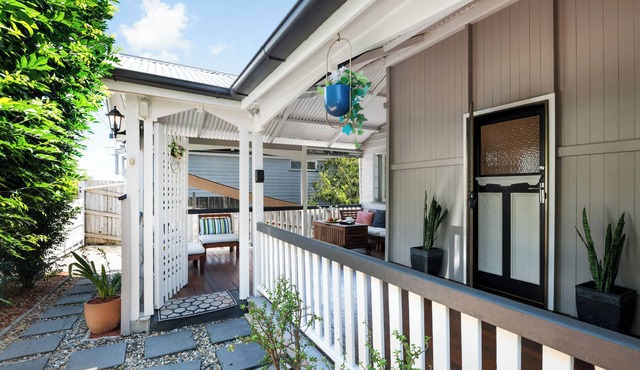 Homey 3-bed Queenslander Stylish Stay/Close to City/QUT/Shopping/Free Parking