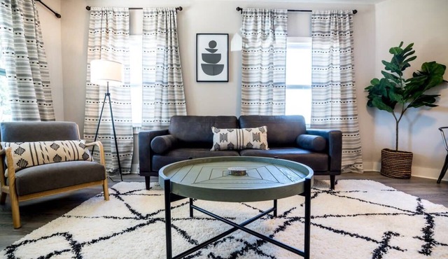 Homey 3 Bedroom in Murray Hill