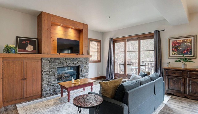 Homey 3BR Versant Soleil | Ski in/out | Pool & Spa