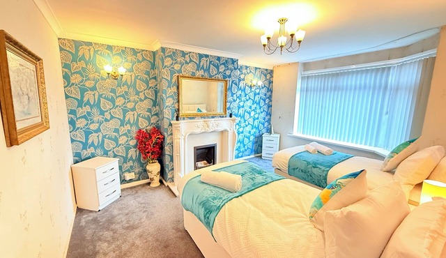 Homey 4 bedroom house for large groups