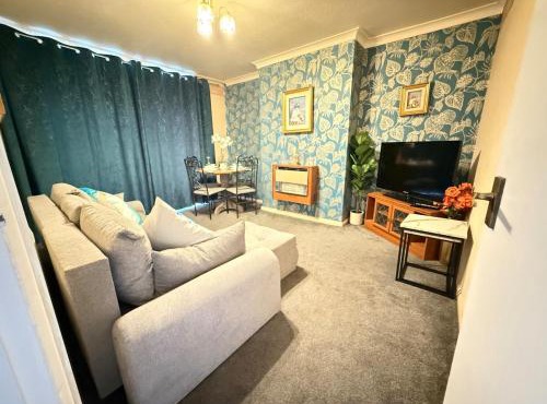 Homey 4 bedroom house for families or large groups