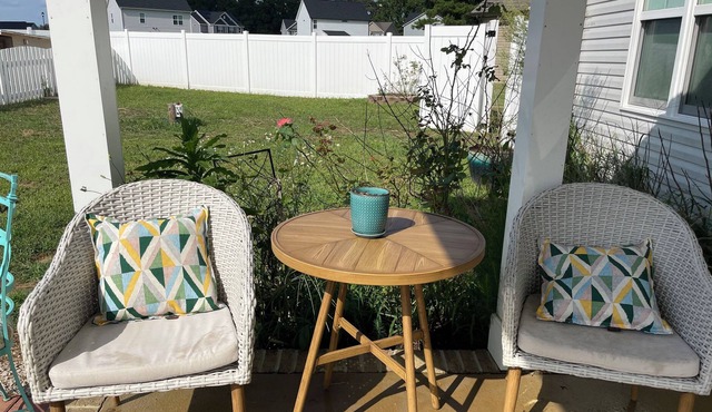 Homey 4BD Huge Backyard in Quiet Neighborhood