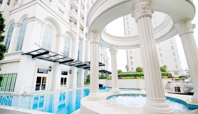Homey And Comfort Stay 2Br Bellezza Apartment