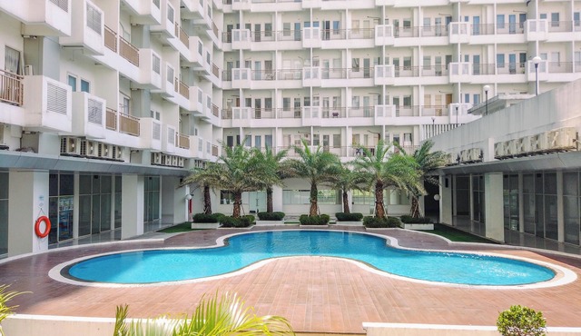 Homey And Comfy 2Br Sentul Tower Apartment