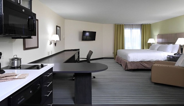 Homey and Convenient Suite! W/ BBQ Facilities