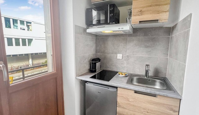 Homey Blue - Studio/Close to tram/Private balcony