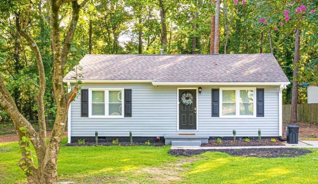 Homey Bungalow Convenient to Marietta and I-75!