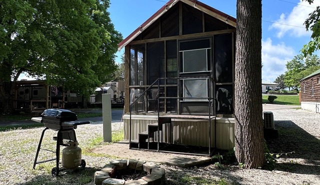Homey Cabin in Bloomington
