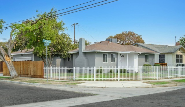 Homey, Clean & Convenient for Vacation or Business