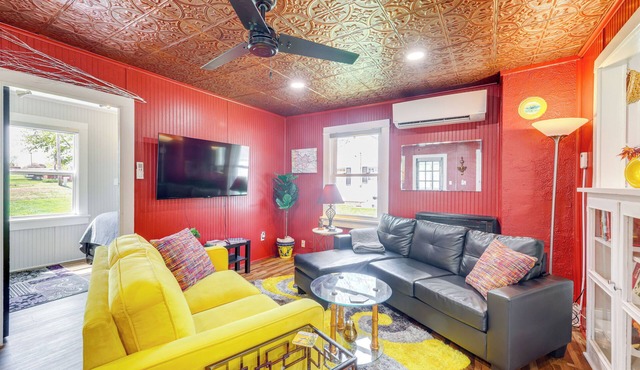 Homey Cottage with Sunroom & Smart TV!