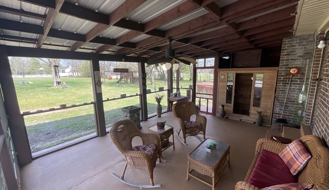 Homey country one-level home 5 min to I24.
