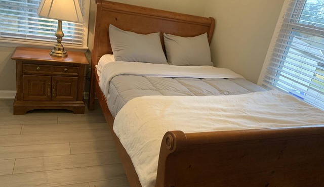 Homey, cozy, spacious, family friendly. Close to restaurants, shopping centers.