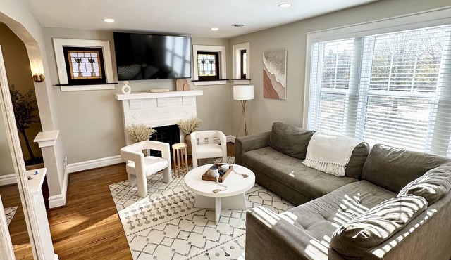 Homey Duplex centrally located in St. Louis. Pet- Friendly