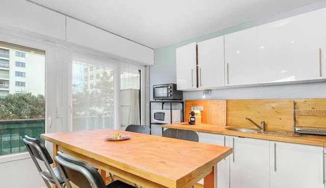 Homey Harbor - Private Balcony/Near tram/Parking