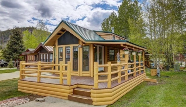 Homey Hideaway Chalet in family friendly Tiger Run, mins from Breckenridge
