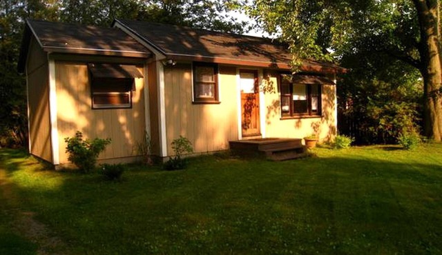 Homey Lakefront Cottage Rental near Turkey Point, Ontario