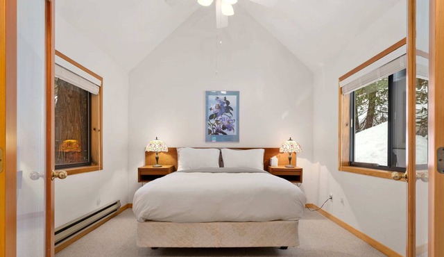 Homey Mountain Cabin Retreat, Near Donner Lake