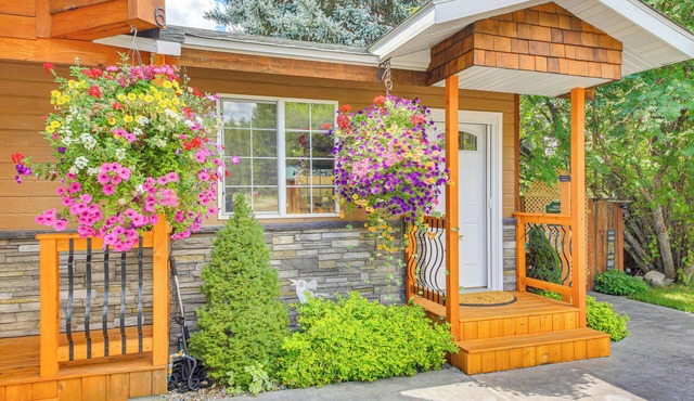 Homey Pet-friendly Libby Cottage w/Yard by Creek!