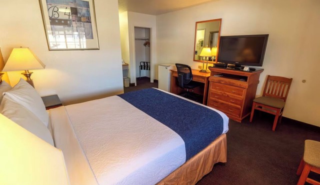 Homey Room w/Free Parking & Private Bath Near Eastern Oregon Local Highlights