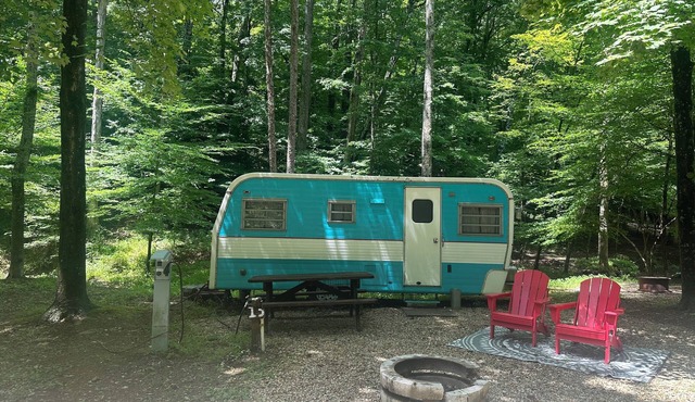 Homey Vintage Glamper "Betty" in Nashville, Indiana
