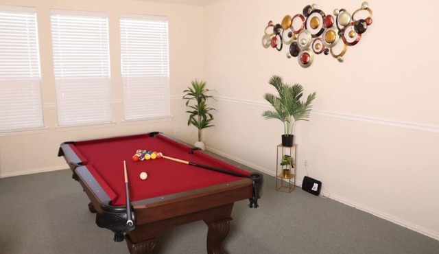 Homify360 | Luxe Lounge - 5BR Home with Media room