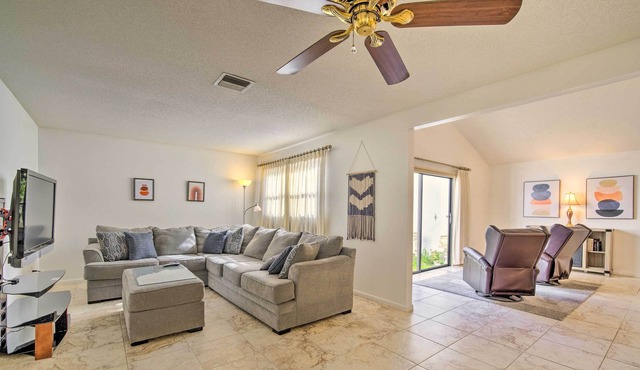 Homosassa Getaway - Patio, Golf Course Views!