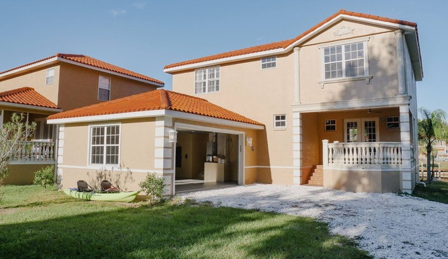 Homosassa River Waterfront, Dock, Kayaks, Golf Cart & EV Charger!