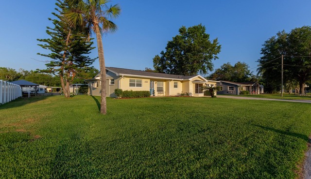 Homosassa Springs home 3 kayaks, deep canal, Very Close to Springs No bridges