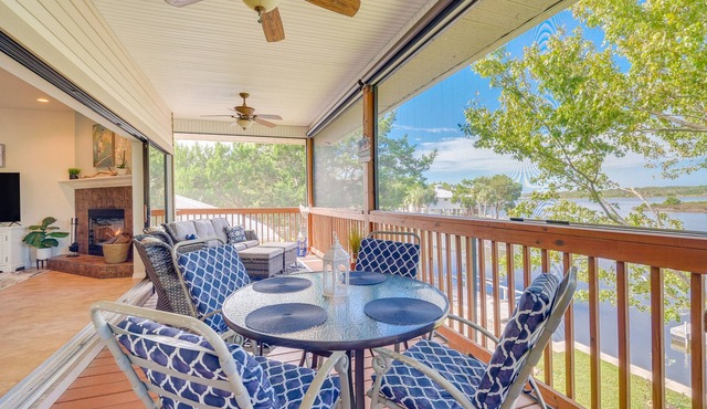 Homosassa Waterfront Home: Private Hot Tub & Dock!