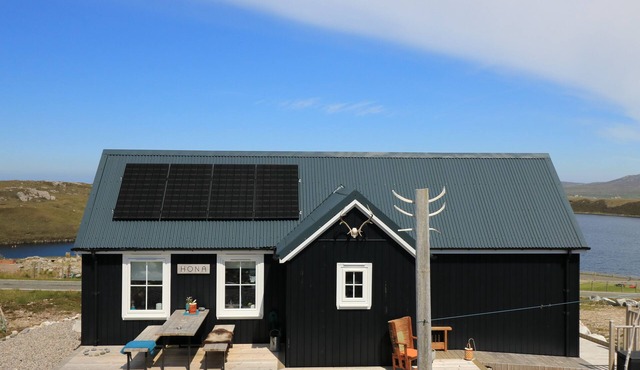 HONA, pet friendly, character holiday cottage in Uig Isle Of Lewis