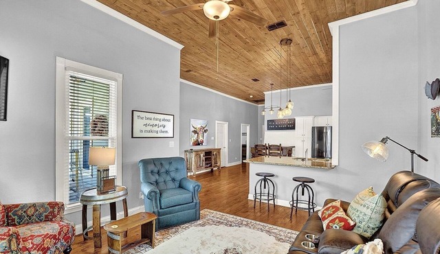 Hondo Haus | 2 King Suites Dog-Friendly Fenced Yard
