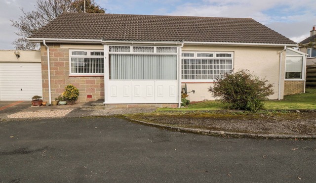 HONESTY COTTAGE, pet friendly, country holiday cottage in Maidens