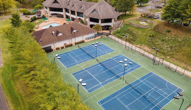 Honey Bee Inn w/Communal Amenities & More!