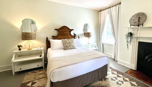 Honey Creek Room at The Willis-James