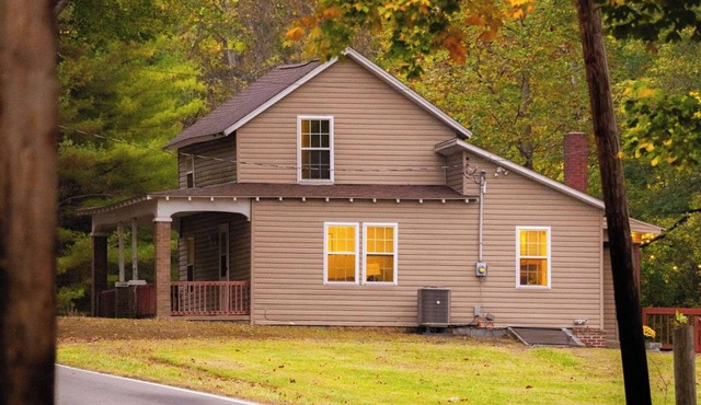 Honey Hill Cottage, rural family cottage with loft, firepit