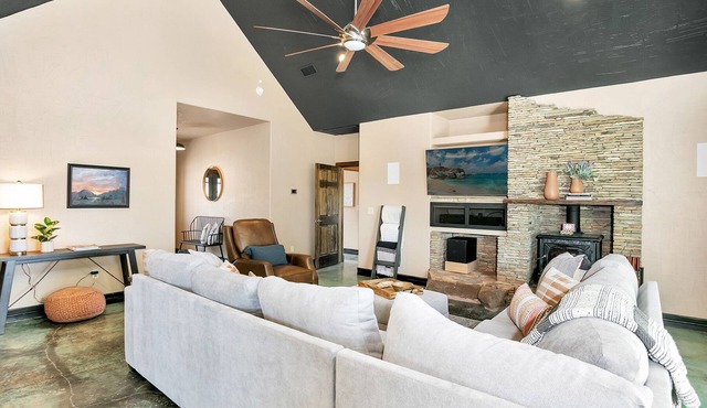 Honey Hill The Back 20 | Rustic Country 2/2 Home | King Beds| Wildlife | Brilliant Stars