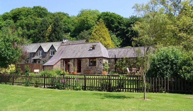 HONEY HOUSE, family friendly, with a garden in Bridestowe