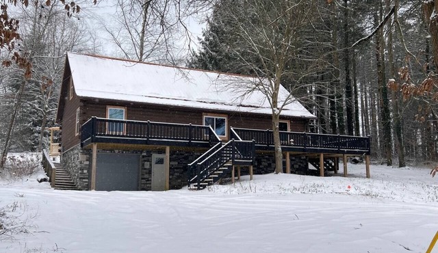 Honey Run Falls Cabin near Amish Country - Sleeps 12