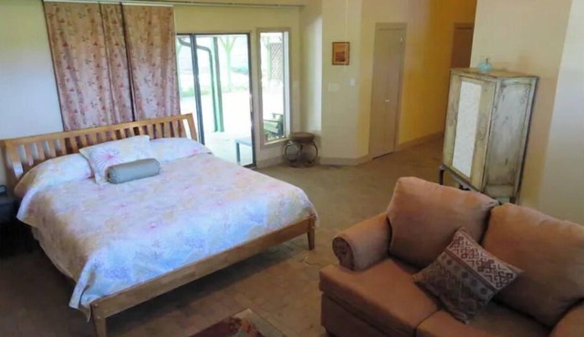 Honey's Suite at The Sage Guesthouse formerly the 19th Hole