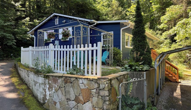 Honeybee Haven, 2 BD Cottage with Beautiful Garden
