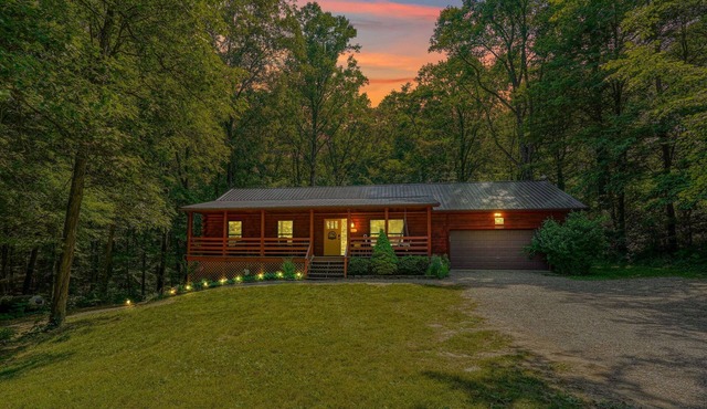 Honeybee Hideaway | Hot Tub, Game Room, Pond